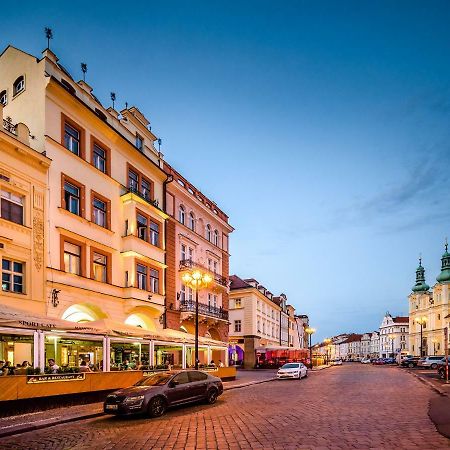 Modern Family Apt. With Central Square Entrance Hradec Králové Extérieur photo