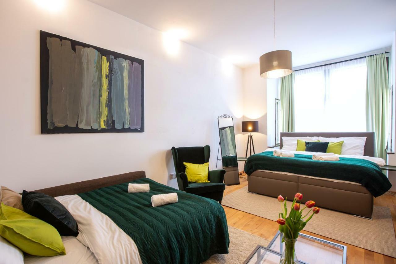 Modern Family Apt. With Central Square Entrance Hradec Králové Extérieur photo