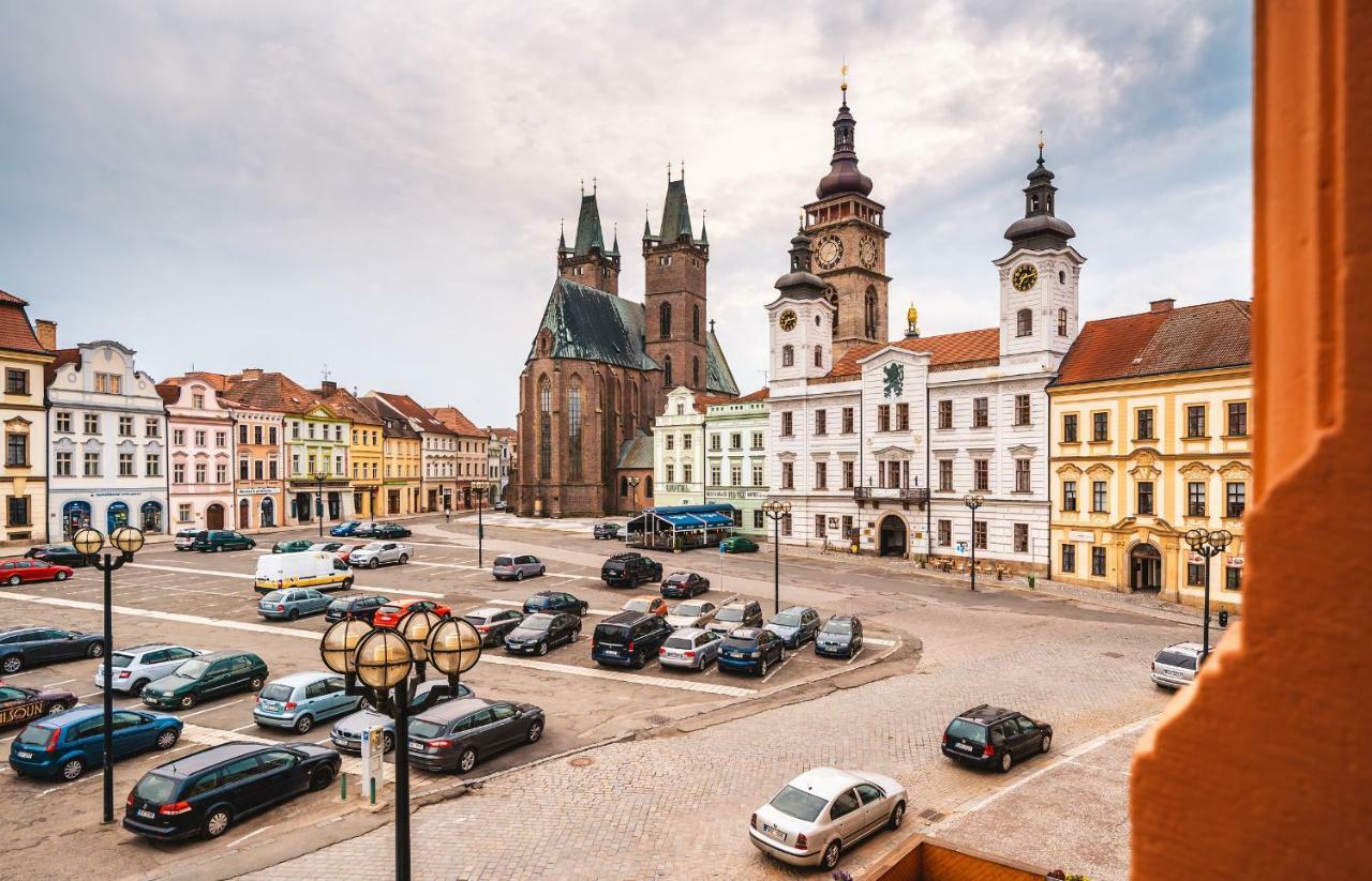 Modern Family Apt. With Central Square Entrance Hradec Králové Extérieur photo